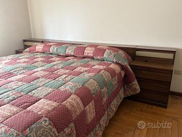 Struttura letto+comodini+cassettiera+specchio