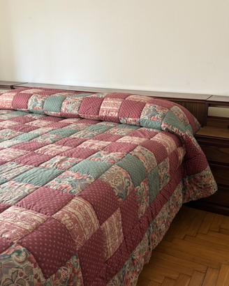 Struttura letto+comodini+cassettiera+specchio