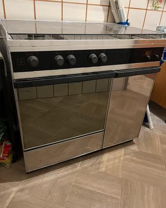 Cucina a gas e forno elettrico