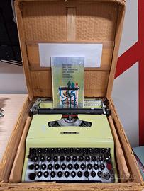 Macchina da scrivere Olivetti LETTERA 22