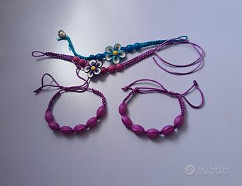 Braccialetti con fiori e perline