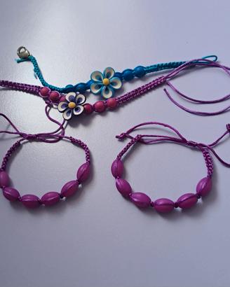 Braccialetti con fiori e perline