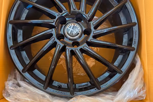  Cerchi in lega 8x18  5 fori alfa romeo stelvio