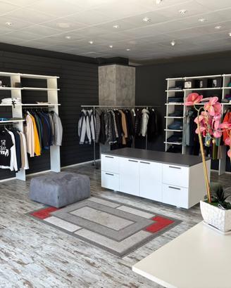 Arredo negozio abbigliamento