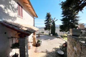 Appartamento di 100 mq e giardino-Romeggio. U/1012