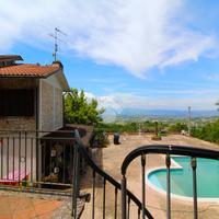 CASA INDIPENDENTE A STRONCONE