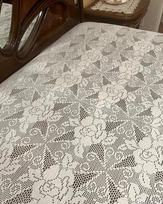 Coperta di filo all’uncinetto fatta a mano