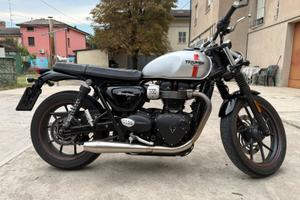 Triumph Street Twin