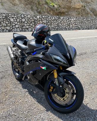 YAMAHA R6