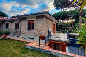 Villetta immersa nel verde 200 mt dal mare