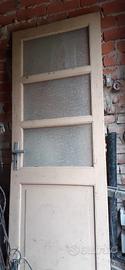 porta in legno vintage con vetri