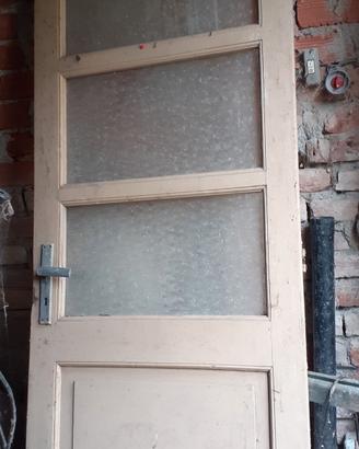 porta in legno vintage con vetri