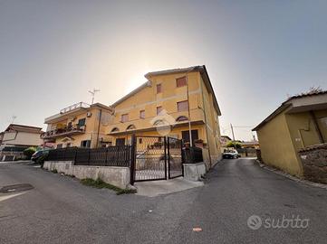 5 LOCALI A LARIANO