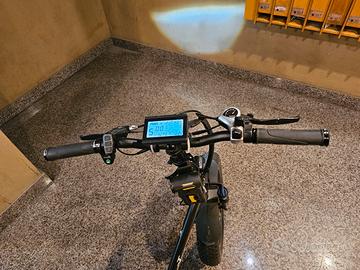 bicicletta 30km autonomia display cruise control 