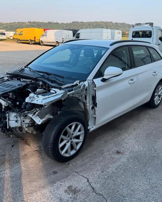 SEAT Leon Sportstourer 2.0 tdi 115cv INCIDENTATA