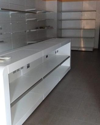 SCAFFALI   NEGOZIO   (PG)
