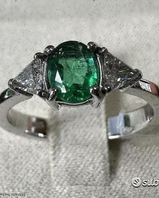 ANELLO ORO BIANCO 18kt. DIAMANTI TRIAL E SMERALDO