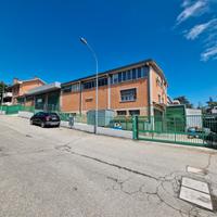 Capannone, mensa, spogliatoi e parcheggi