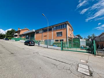 Capannone, mensa, spogliatoi e parcheggi