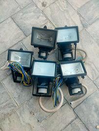 Faretti alogeni con sensore 150w a 20€ tutti e 5