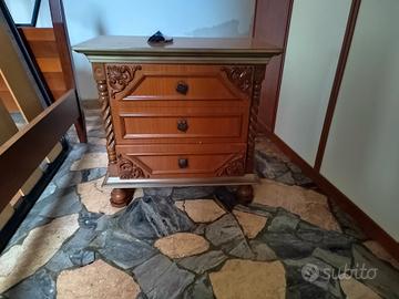  como e due comodini in legno 