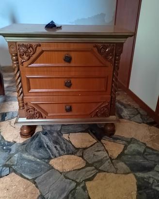  como e due comodini in legno 