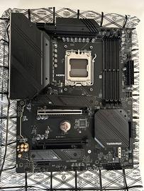 MSI B650 Tomahawk Max - DDR5, PCIe 4.0, Wi-Fi 6E