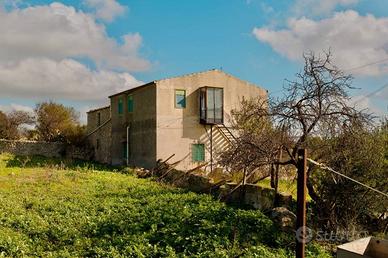 Marina di Ragusa - Villa con Terreno