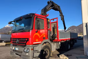 MERCEDES-BENZ 2544 3 assi gru + cassone fisso
