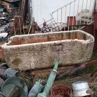 vasca antica  in marmo 