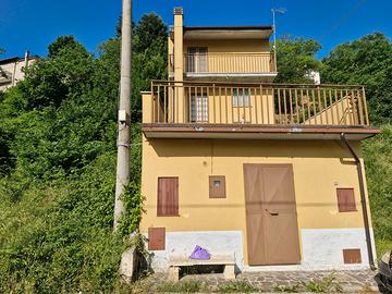 Casa singola a tre livelli