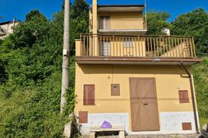 Casa singola a tre livelli
