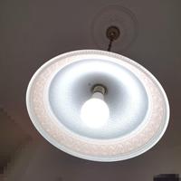 Lampadario in vetro con decorazione classica