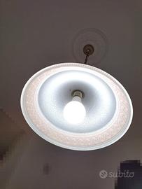 Lampadario in vetro con decorazione classica