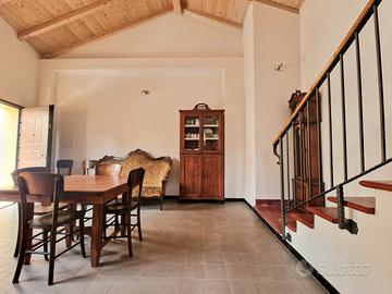 Ampia casa indipendente con cortile e terrazza