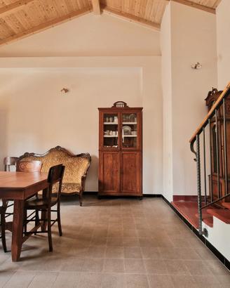 Ampia casa indipendente con cortile e terrazza