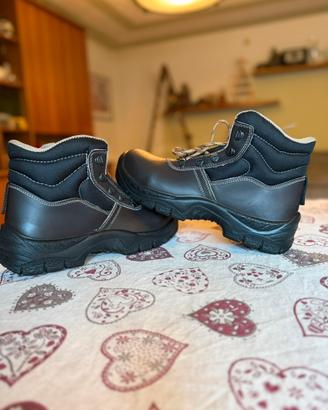 Scarpe antinfortunistiche numero 42