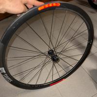 DT Swiss PRC 1475 Spline 35 — ruota anteriore carb