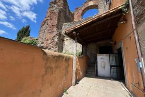 NEGOZIO A ALBANO LAZIALE