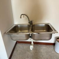 Lavello due vasche con miscelatore