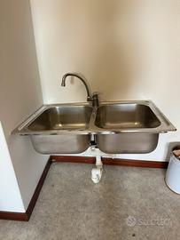 Lavello due vasche con miscelatore