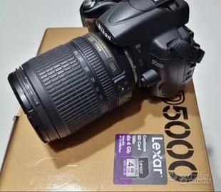 Nikon D5000  + Nikkor 18-105VR + custodia