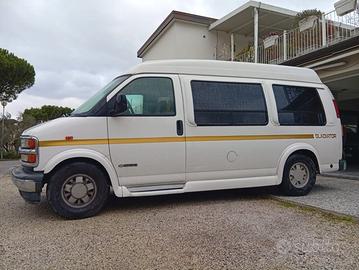 Chevrolet 7 posti  5.7 V8  GPL -  Valuto permuta