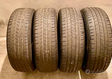 8 gomme ancora al 80% 215/65 R17
