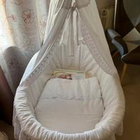 Meravigliosa culla a baldacchino