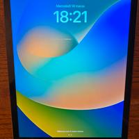 Ipad 8a generazione con Apple Pencil e tastiera