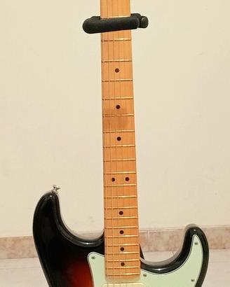 FENDER chitarra elettrica Player Plus e borsa