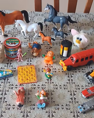 Lotto di giocattoli e gadget vintage