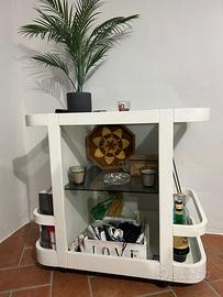 Tavolino mobile con rotelle