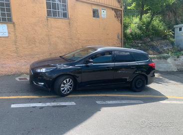 Ford focus sw con gancio traino